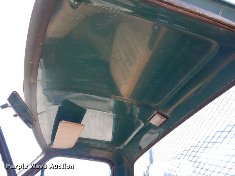 image for item DP5445 1986 Ford F700  utility / service truck