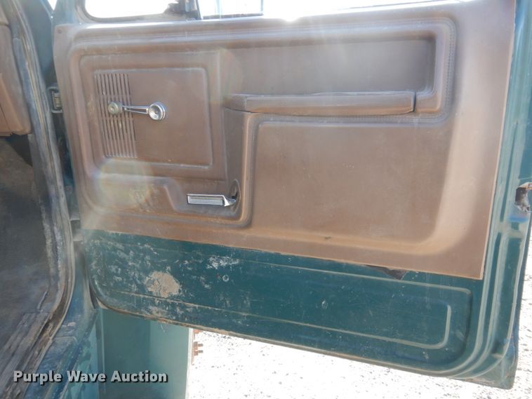 image for item DP5445 1986 Ford F700  utility / service truck