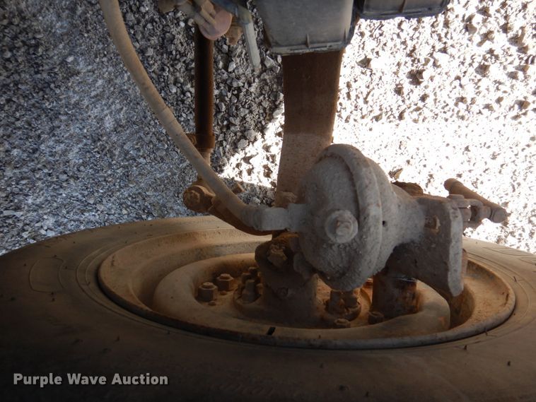 image for item DP5445 1986 Ford F700  utility / service truck