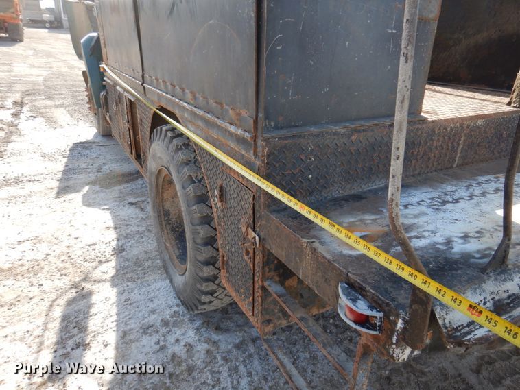 image for item DP5445 1986 Ford F700  utility / service truck