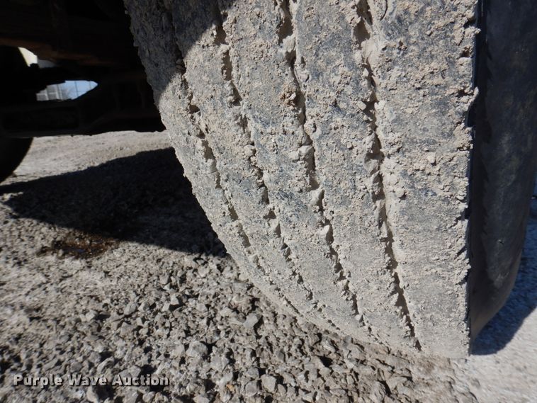 image for item DP5445 1986 Ford F700  utility / service truck