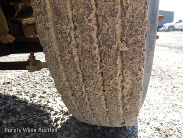 image for item DP5445 1986 Ford F700  utility / service truck