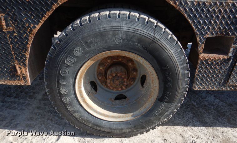 image for item DP5445 1986 Ford F700  utility / service truck