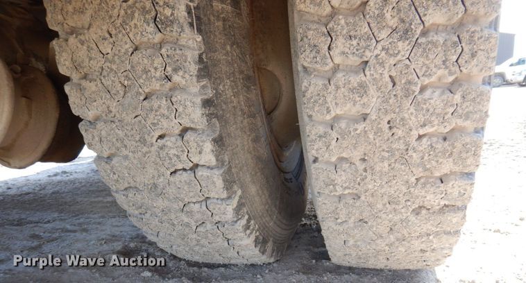 image for item DP5445 1986 Ford F700  utility / service truck