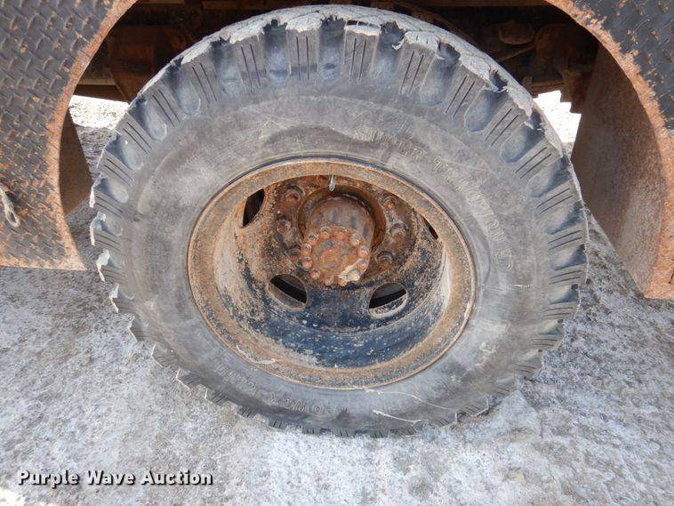 image for item DP5445 1986 Ford F700  utility / service truck