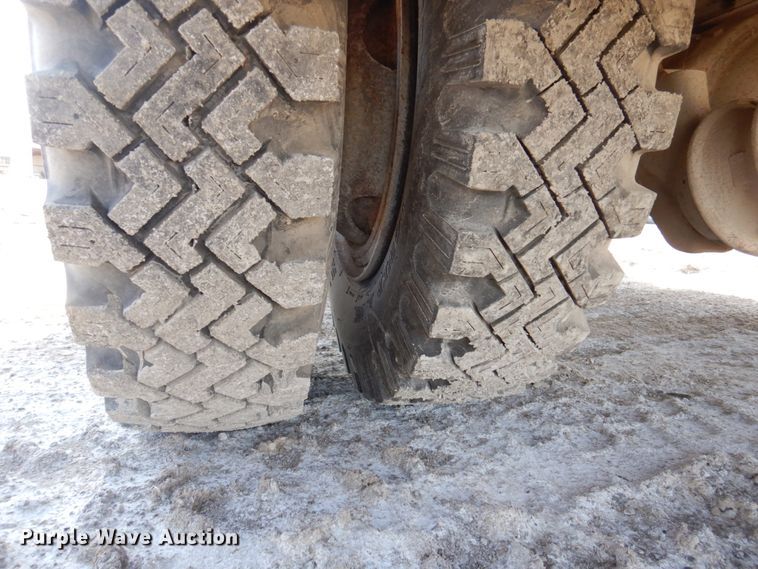 image for item DP5445 1986 Ford F700  utility / service truck