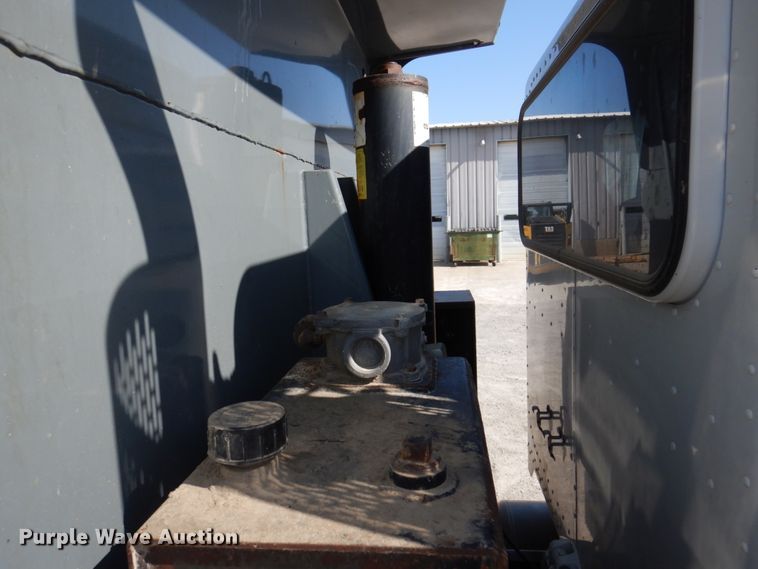 image for item DP5447 2013 Peterbilt 365  dump truck