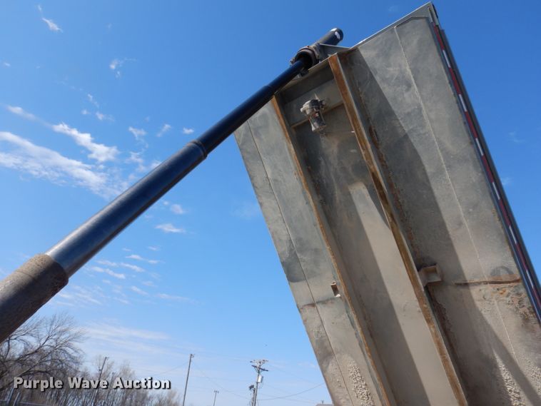 image for item DP5447 2013 Peterbilt 365  dump truck