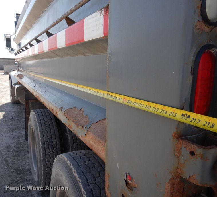 image for item DP5447 2013 Peterbilt 365  dump truck