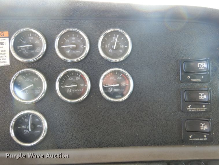 image for item DP5447 2013 Peterbilt 365  dump truck