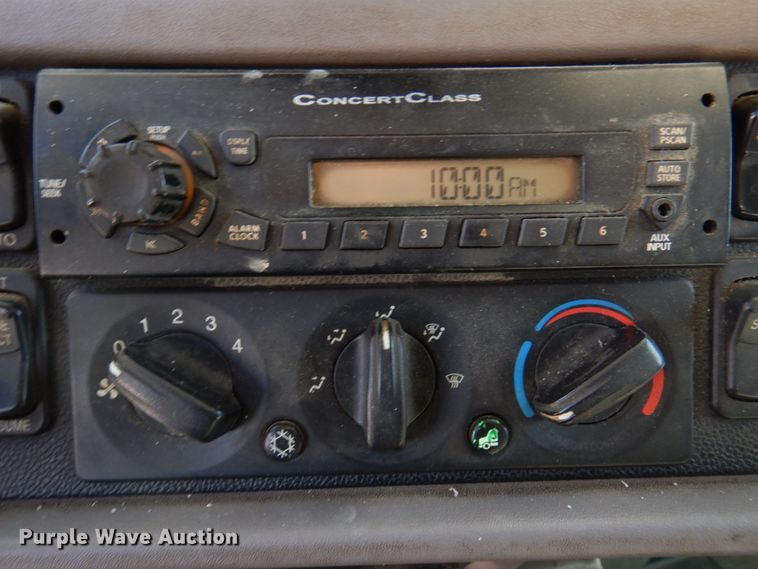 image for item DP5447 2013 Peterbilt 365  dump truck