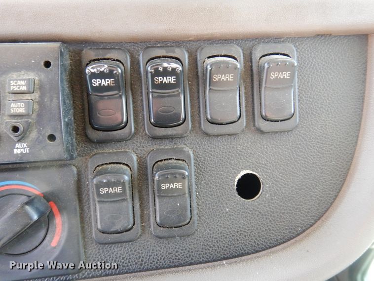 image for item DP5447 2013 Peterbilt 365  dump truck