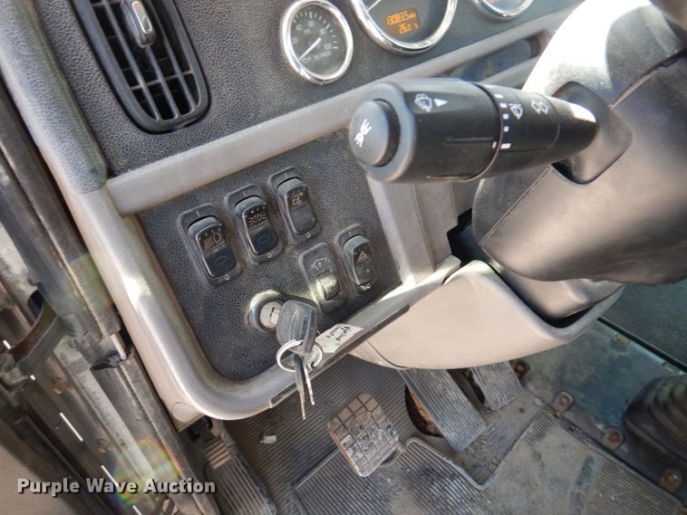 image for item DP5447 2013 Peterbilt 365  dump truck