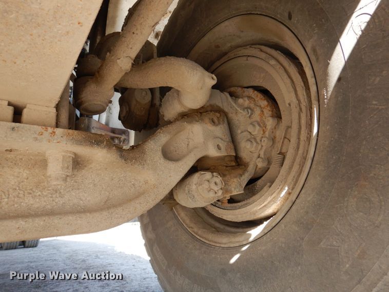 image for item DP5447 2013 Peterbilt 365  dump truck