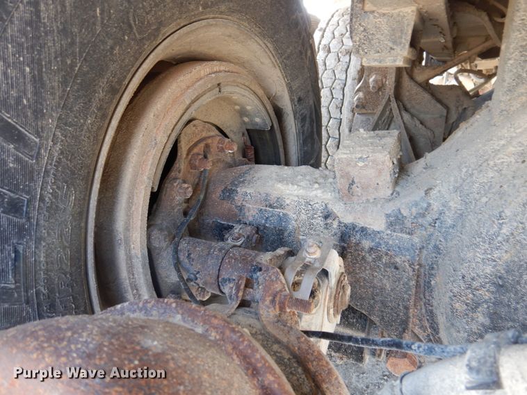 image for item DP5447 2013 Peterbilt 365  dump truck