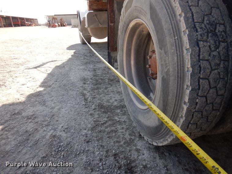 image for item DP5447 2013 Peterbilt 365  dump truck