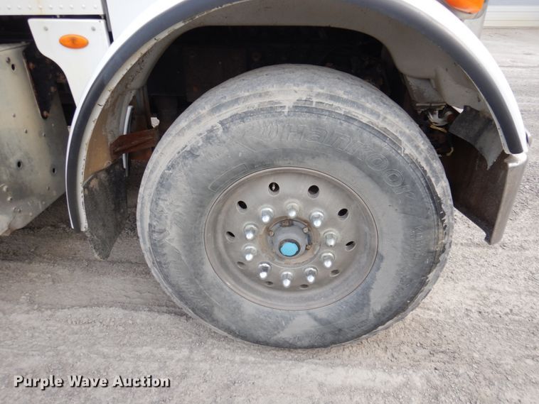 image for item DP5447 2013 Peterbilt 365  dump truck