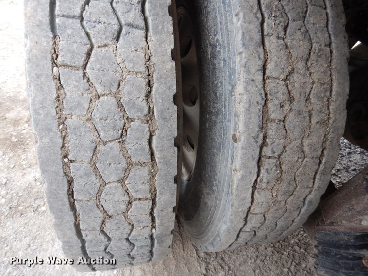 image for item DP5447 2013 Peterbilt 365  dump truck