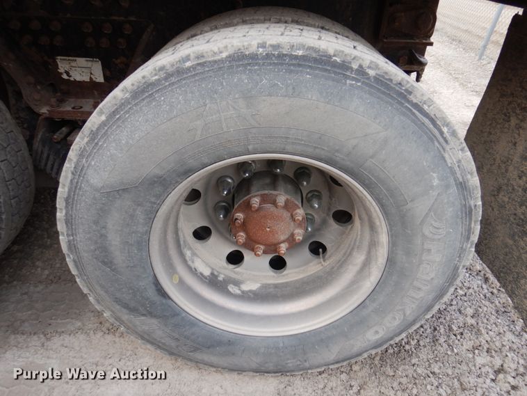 image for item DP5447 2013 Peterbilt 365  dump truck