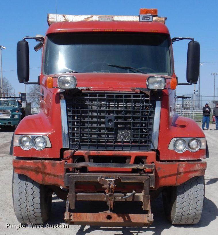 image for item DP5448 2002 Volvo VHD  dump truck