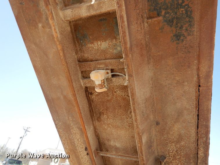 image for item DP5448 2002 Volvo VHD  dump truck