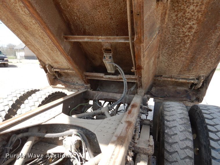 image for item DP5448 2002 Volvo VHD  dump truck