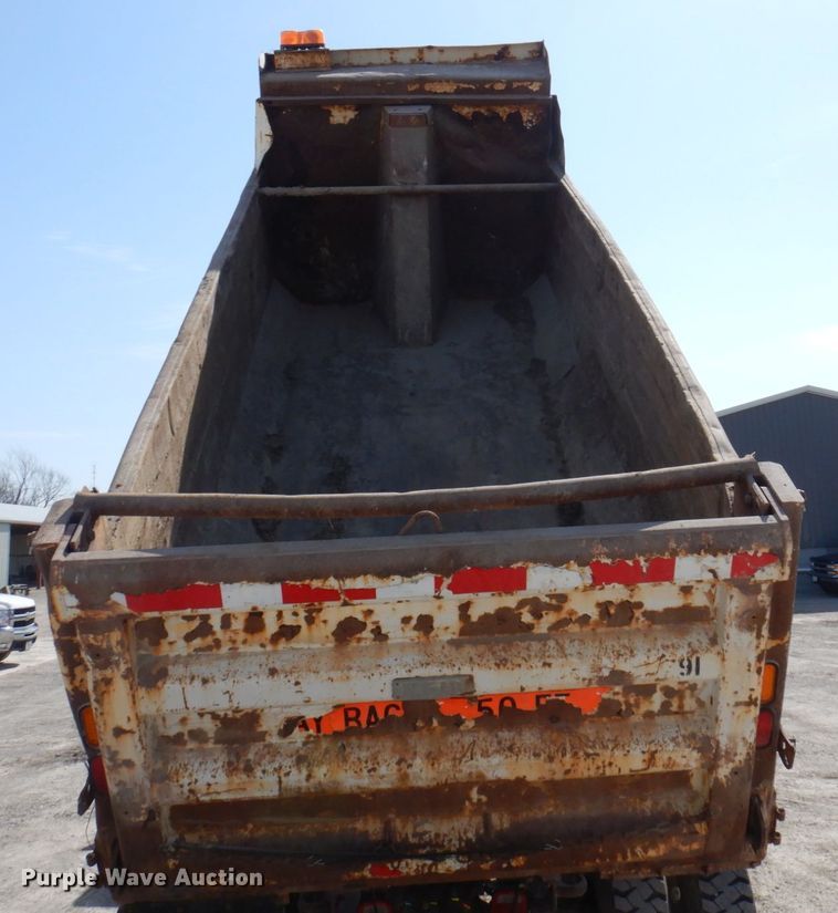 image for item DP5448 2002 Volvo VHD  dump truck