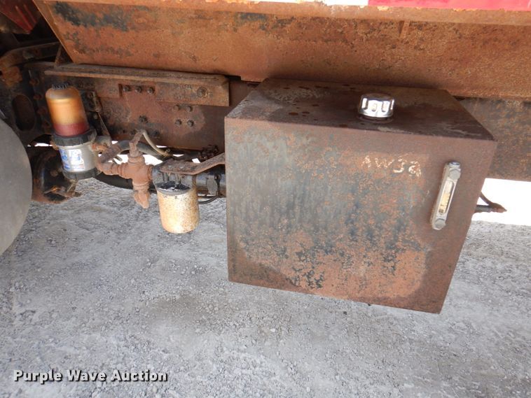 image for item DP5448 2002 Volvo VHD  dump truck