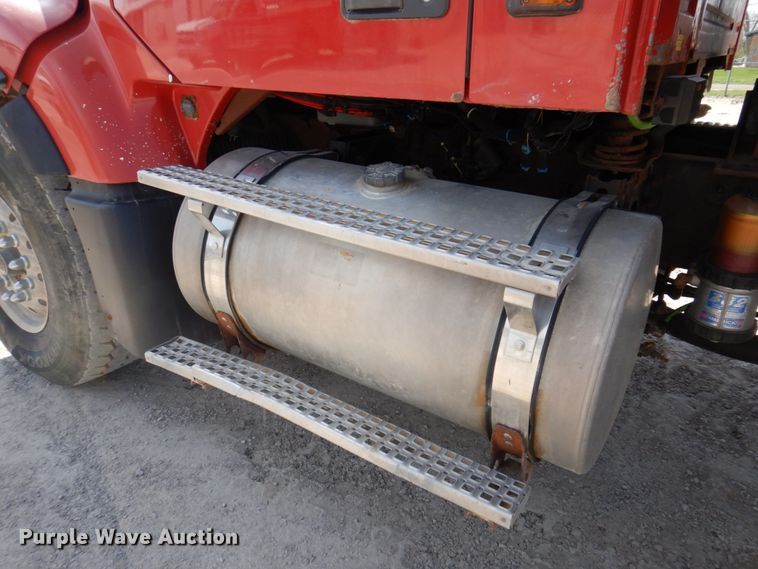 image for item DP5448 2002 Volvo VHD  dump truck