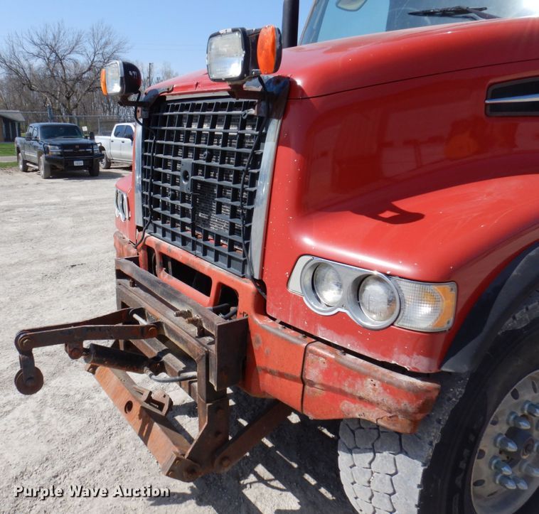 image for item DP5448 2002 Volvo VHD  dump truck