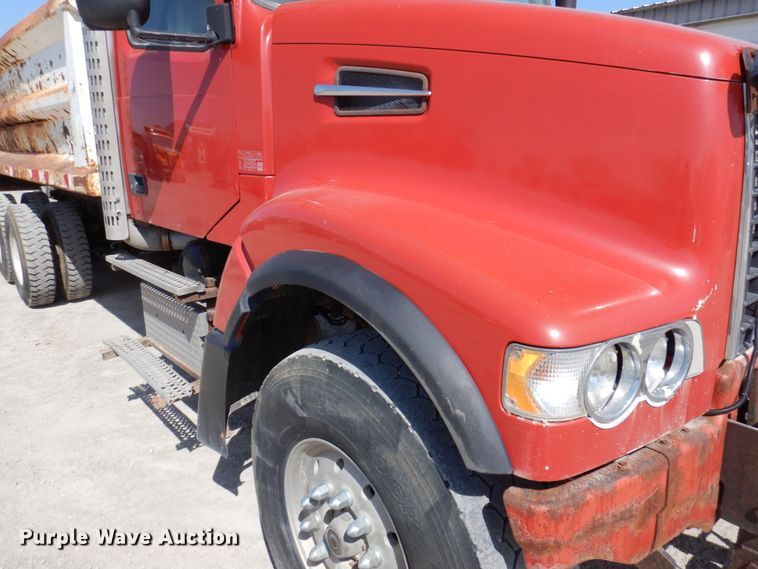 image for item DP5448 2002 Volvo VHD  dump truck