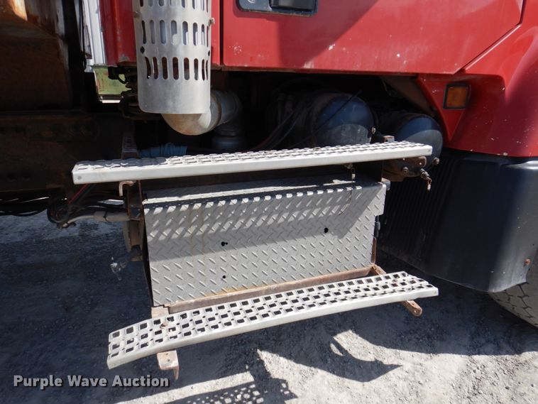 image for item DP5448 2002 Volvo VHD  dump truck