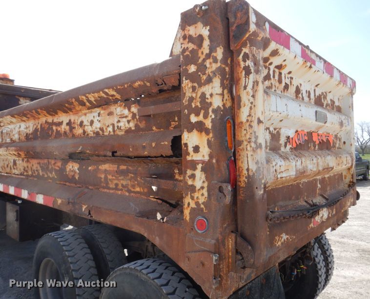 image for item DP5448 2002 Volvo VHD  dump truck