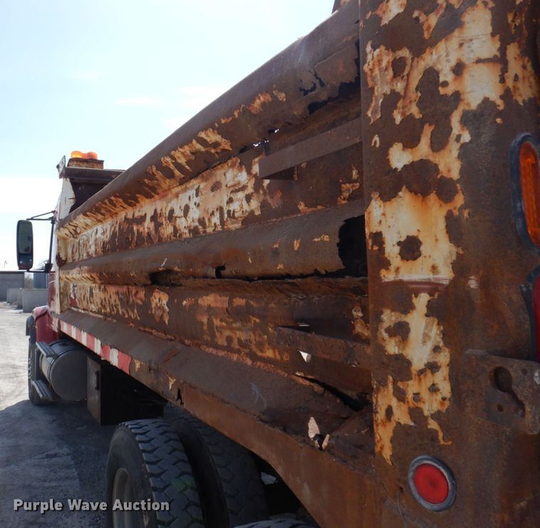 image for item DP5448 2002 Volvo VHD  dump truck