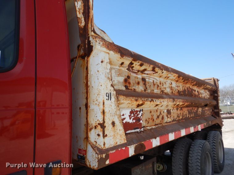 image for item DP5448 2002 Volvo VHD  dump truck