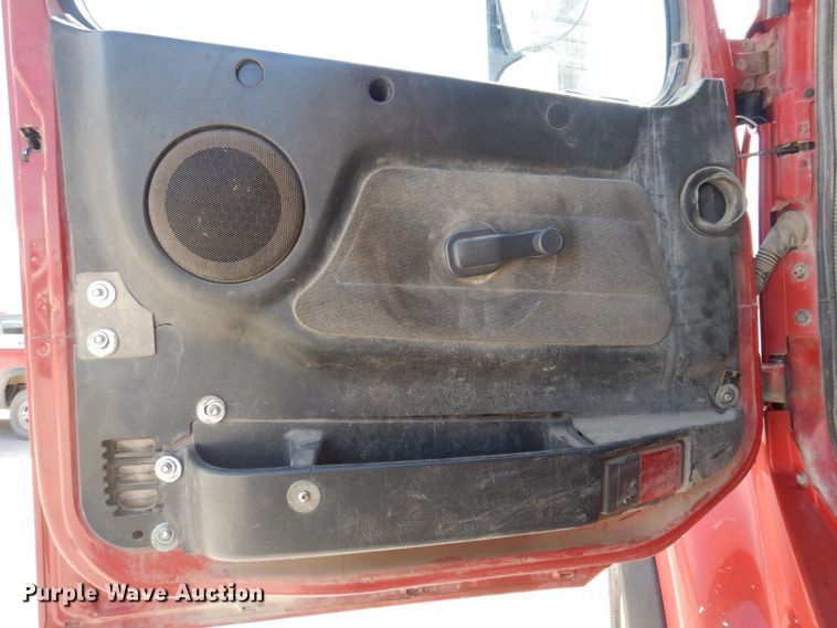 image for item DP5448 2002 Volvo VHD  dump truck