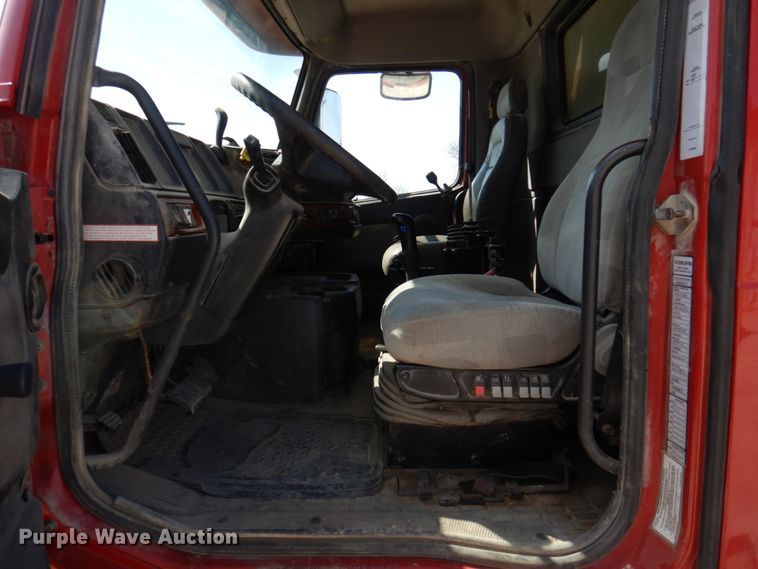 image for item DP5448 2002 Volvo VHD  dump truck