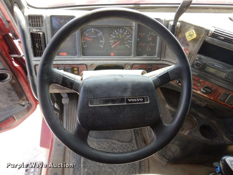 image for item DP5448 2002 Volvo VHD  dump truck