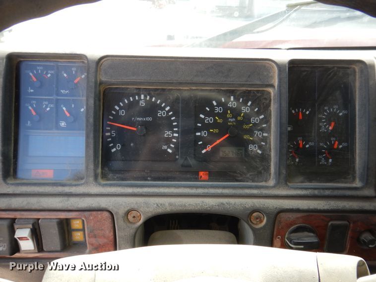 image for item DP5448 2002 Volvo VHD  dump truck