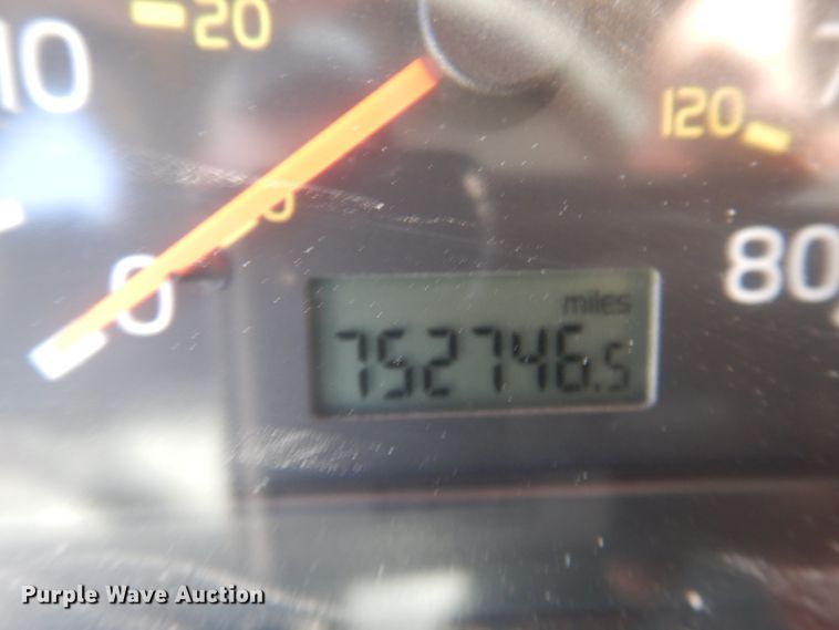 image for item DP5448 2002 Volvo VHD  dump truck