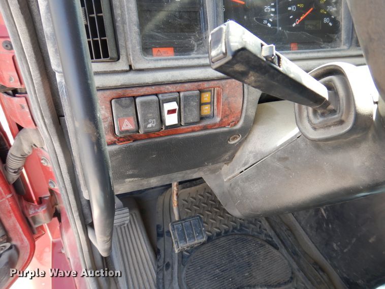 image for item DP5448 2002 Volvo VHD  dump truck