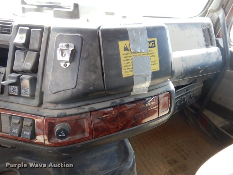 image for item DP5448 2002 Volvo VHD  dump truck