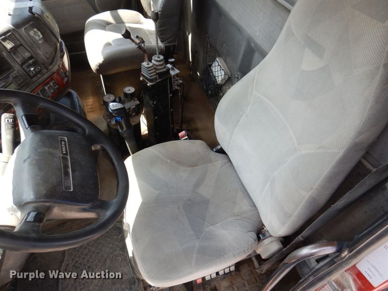 image for item DP5448 2002 Volvo VHD  dump truck