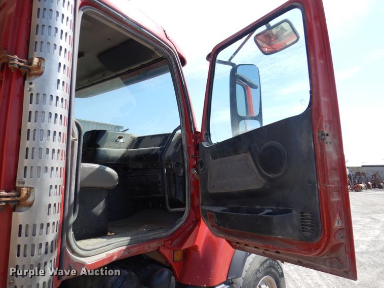 image for item DP5448 2002 Volvo VHD  dump truck