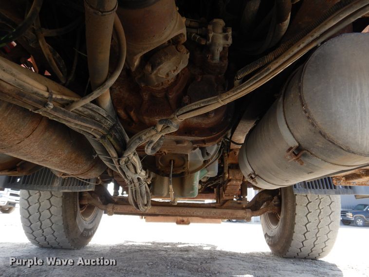 image for item DP5448 2002 Volvo VHD  dump truck