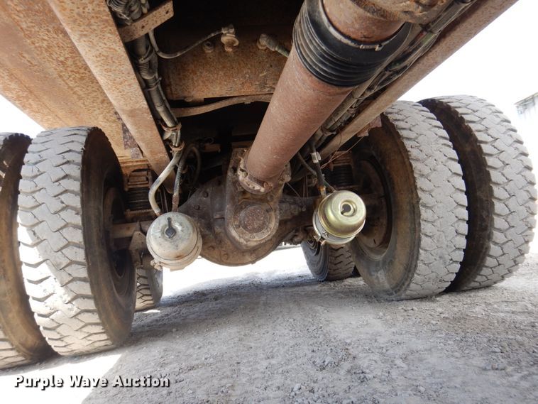 image for item DP5448 2002 Volvo VHD  dump truck