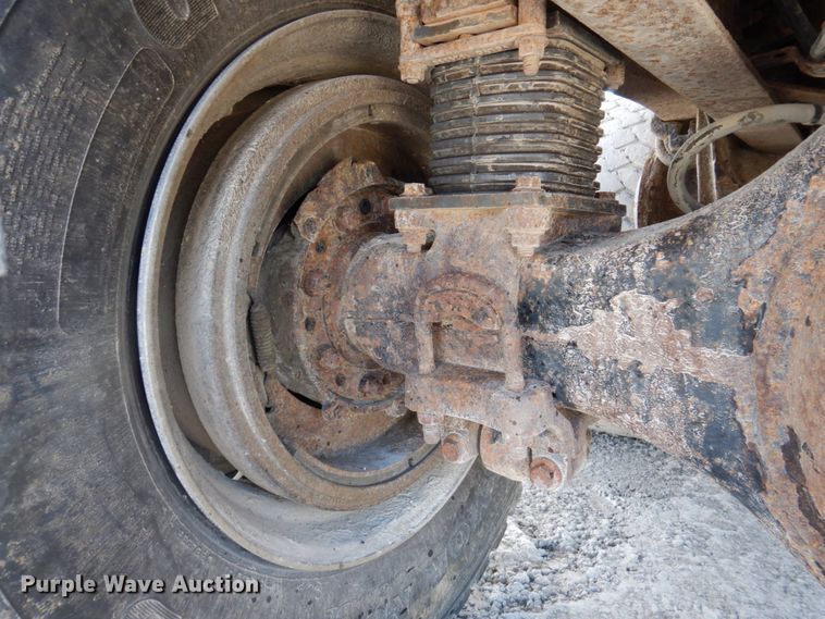 image for item DP5448 2002 Volvo VHD  dump truck