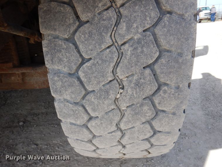 image for item DP5448 2002 Volvo VHD  dump truck