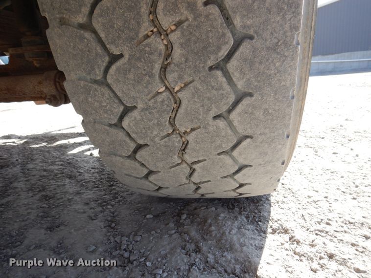 image for item DP5448 2002 Volvo VHD  dump truck