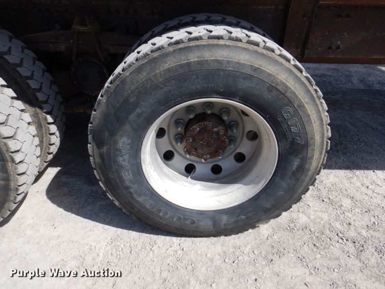 image for item DP5448 2002 Volvo VHD  dump truck